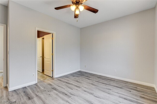 Building Photo - 5601 Aqua Ocean Ave