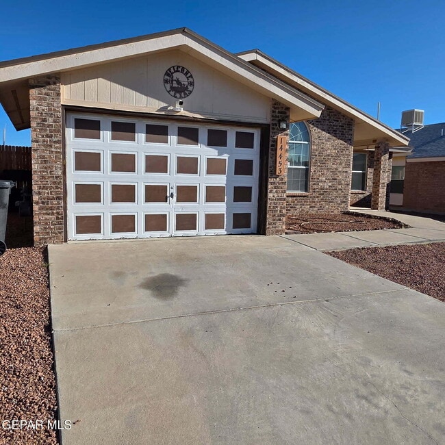 Building Photo - 14453 Desierto Bueno Ave