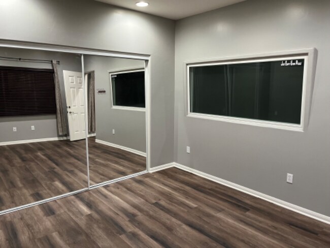 Building Photo - 4 Swoboda Ct