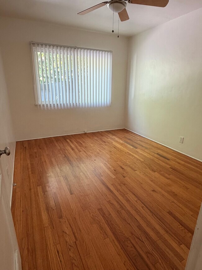 Foto del edificio - 11675 Magnolia Blvd