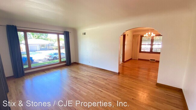 Building Photo - 3 br, 1 bath House - 1315 E. Amherst Cir.