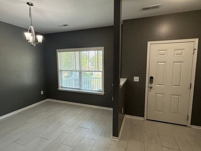 Foto del edificio - Gorgeous 3 Bed 2.5 Bath Plus Loft Home on ...