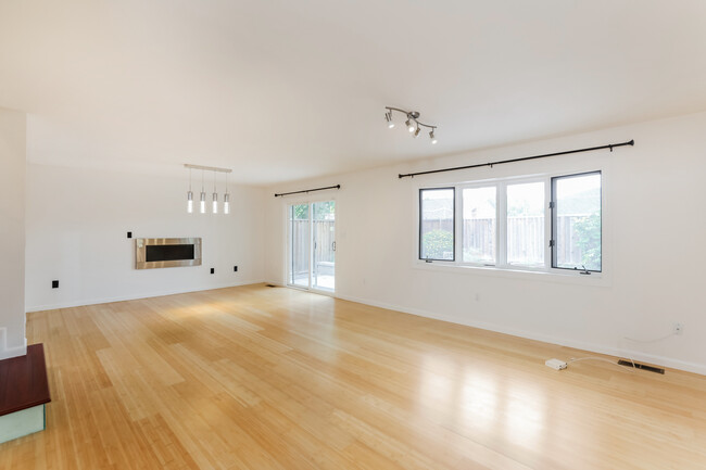 Foto del edificio - 1434 Sturgeon Way