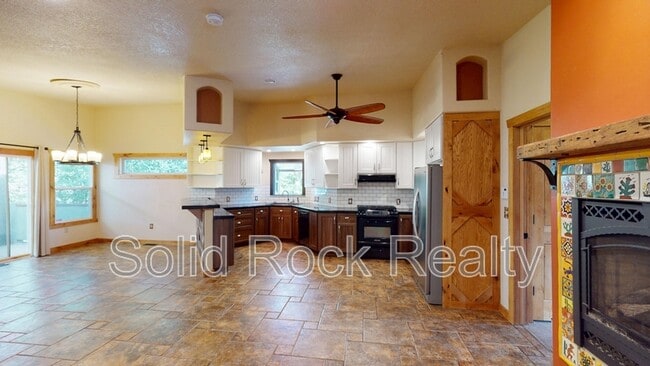 Building Photo - 1701 Ivy Pl