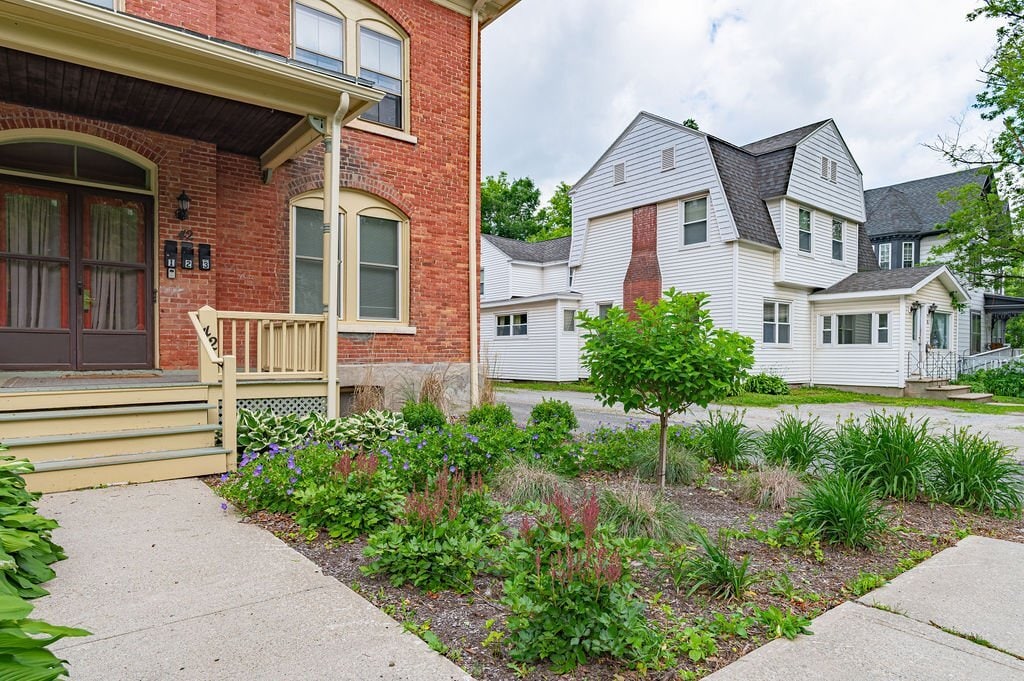 Building Photo - 42 Pomeroy Ave