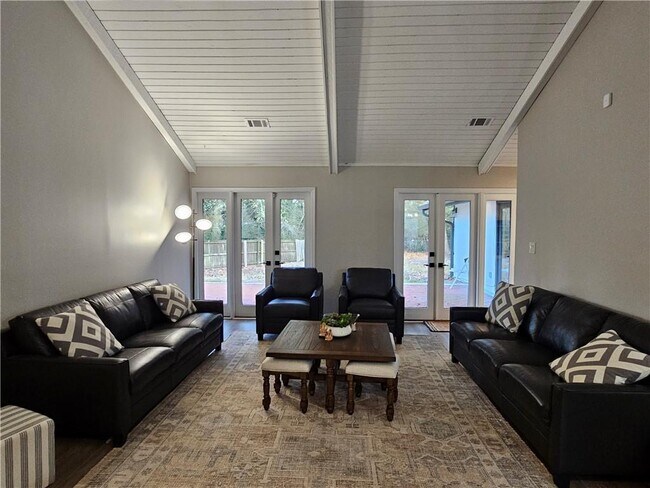 Foto del edificio - 1052 Indian Hills Pkwy NE