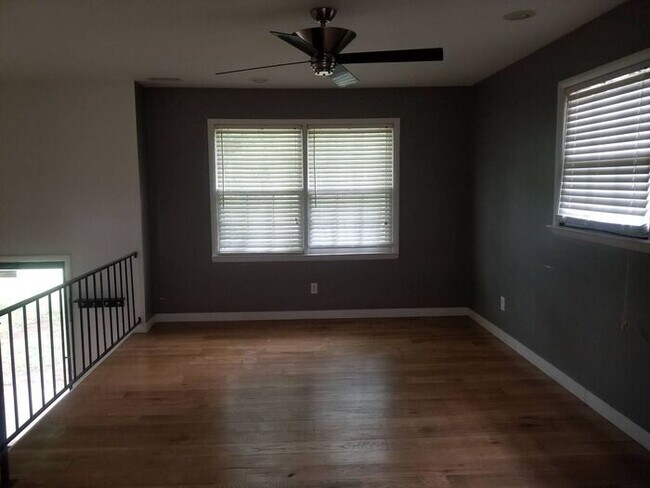 Building Photo - 3 BR / 1 BA Available for Rent!