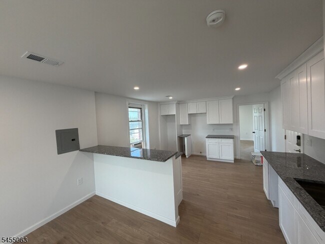 Foto del edificio - 56 W Somerset St