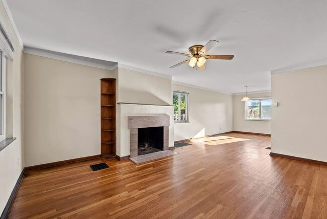 Building Photo - 1656-1662 Northwest Blvd