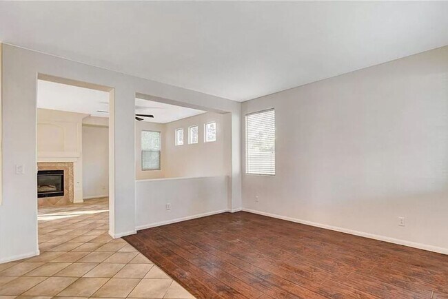 Foto del edificio - BNEW UPGRADED 2-story single-family home