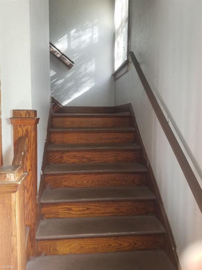 Building Photo - 2 br, 1 bath Apartment - 524 E Dale Ave Apt 2