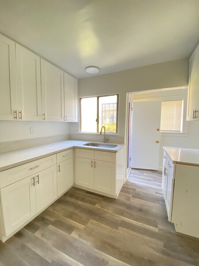 Building Photo - 1722 S Redondo Blvd