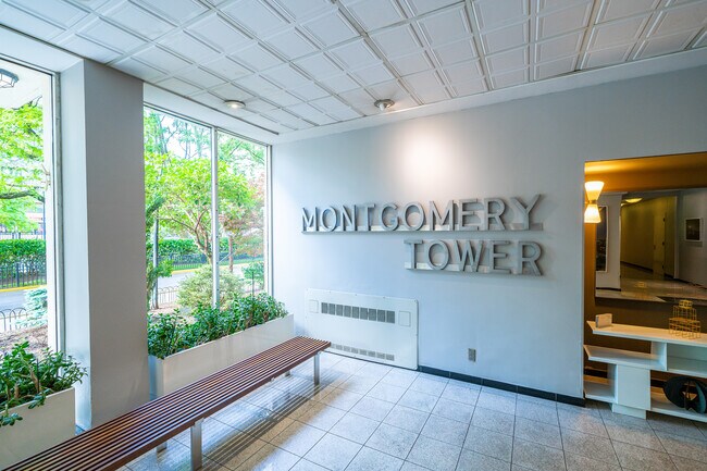 Building Photo - 135 Montgomery St