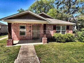 Building Photo - 318 S 12th St