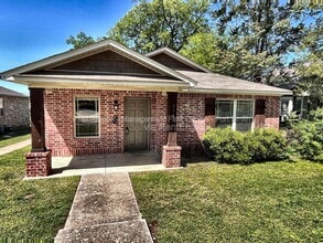 Building Photo - 318 S 12th St