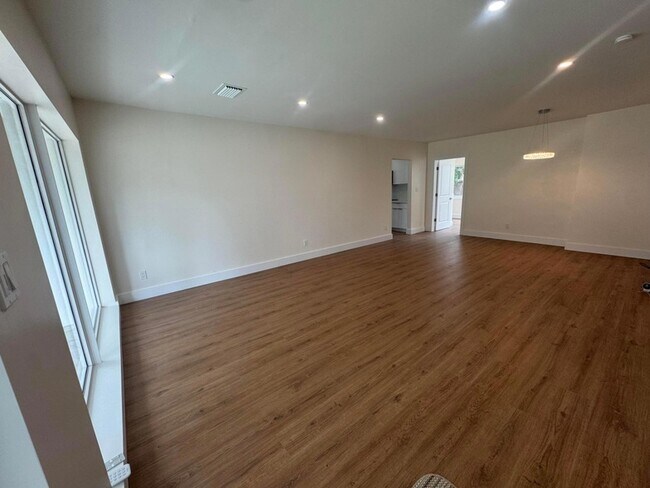 Foto del edificio - 725 NE 160th Terrace
