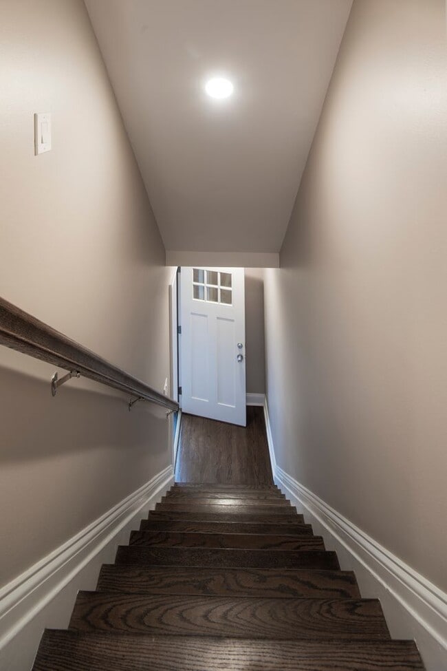 Interior Photo - The Courtyard @ Clifton: In-Unit Washer & Dryer, Heat, Hot & Cold Water, Gas Included, and Bark P...