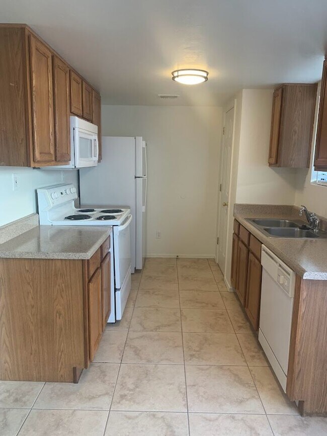 Building Photo - Spacious 2 Bedroom Townhome Available with...
