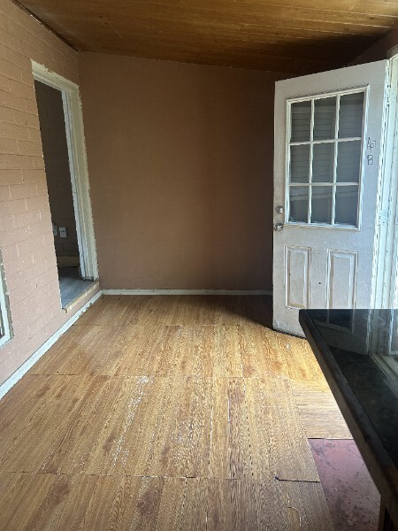 Building Photo - 155 E 15th Ave