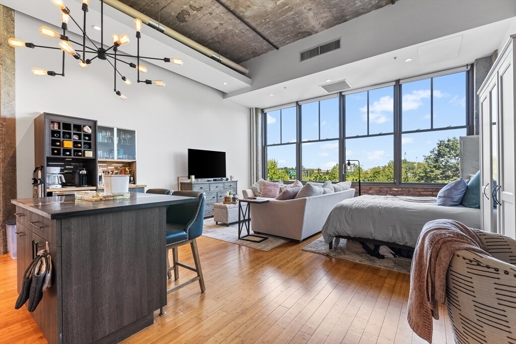 Foto principal - 156 Porter St