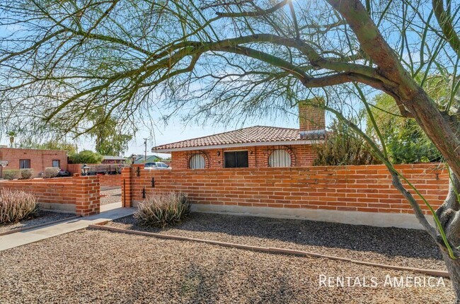 Foto del edificio - 4 Bedroom house with Pool.