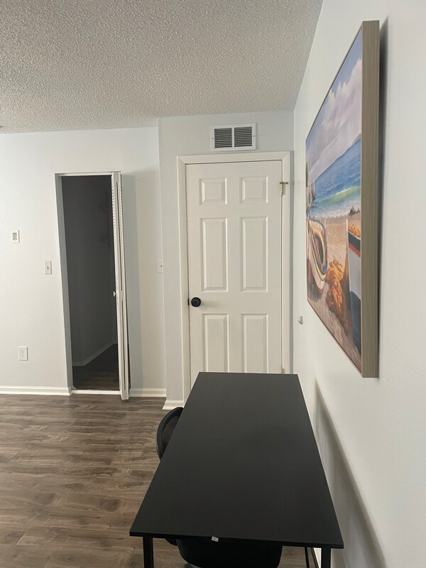 Building Photo - 3115 Marshall Dr