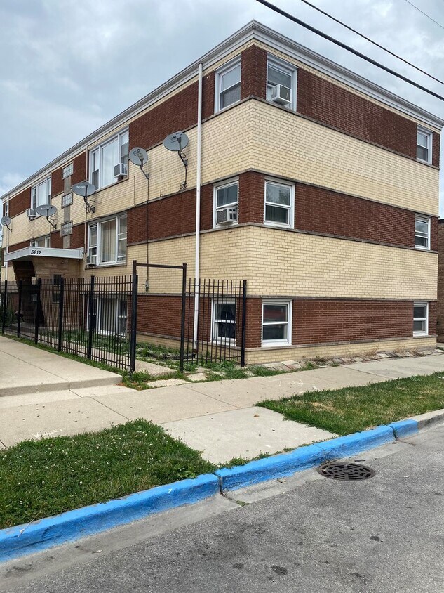 Foto principal - 5812 W 16th St