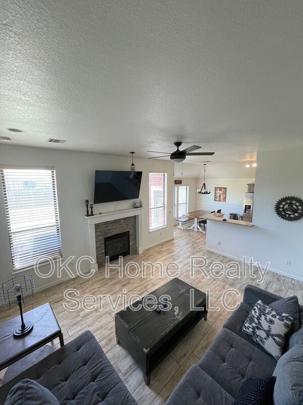 Building Photo - 16409 Otter Dr