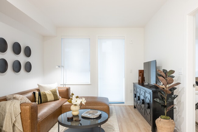 Building Photo - Kira