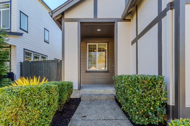 Building Photo - 6280 SE Genrosa St