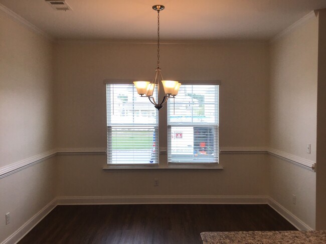 Building Photo - 243 Dogwood Cir