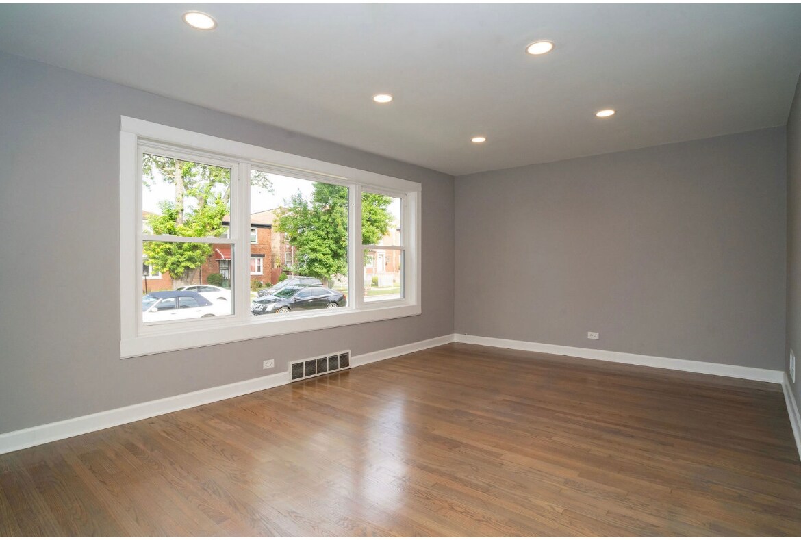 Building Photo - 9539 S Forest Ave