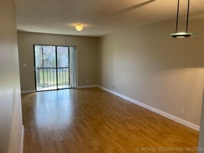 Building Photo - 6832 Palmetto Cir S