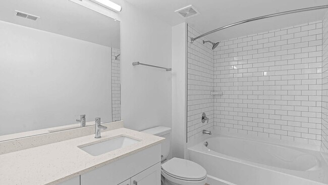 Baño - The Reserve at Clarendon Centre