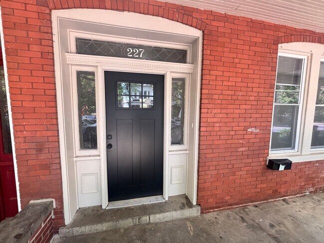 Foto del edificio - 4 Bedroom, 2 Full Baths Harrisburg House f...