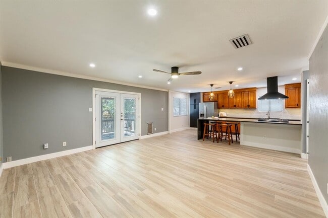Building Photo - 7107 Barnsdale Way