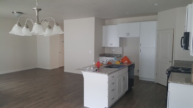 Foto del edificio - Spacious 3-Bedroom, 2.5-Bath Home in Cente...