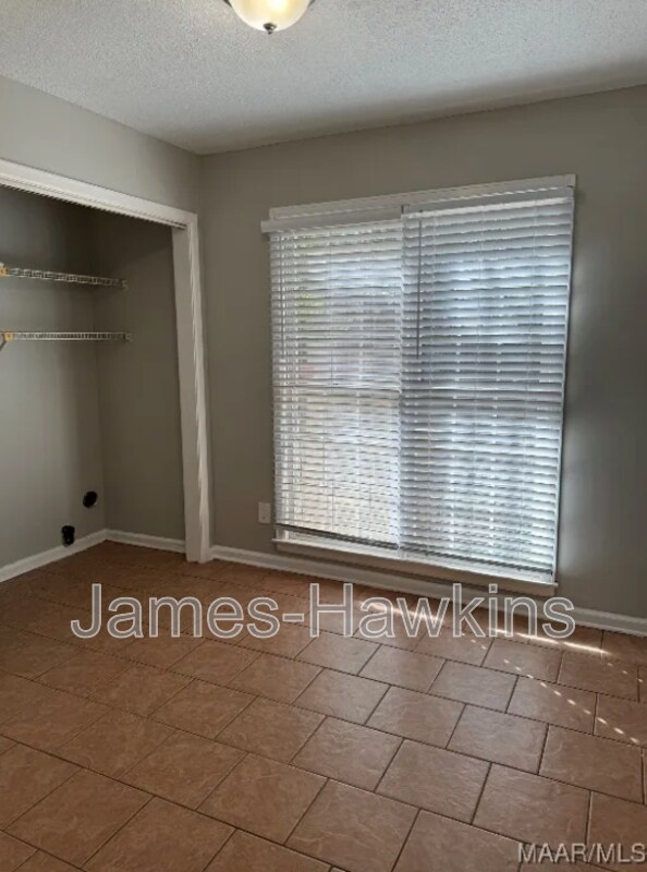 Foto del edificio - 3616 Oak Shadow Ln