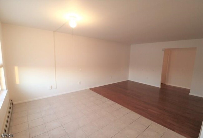 Building Photo - 106 Riverview Ct