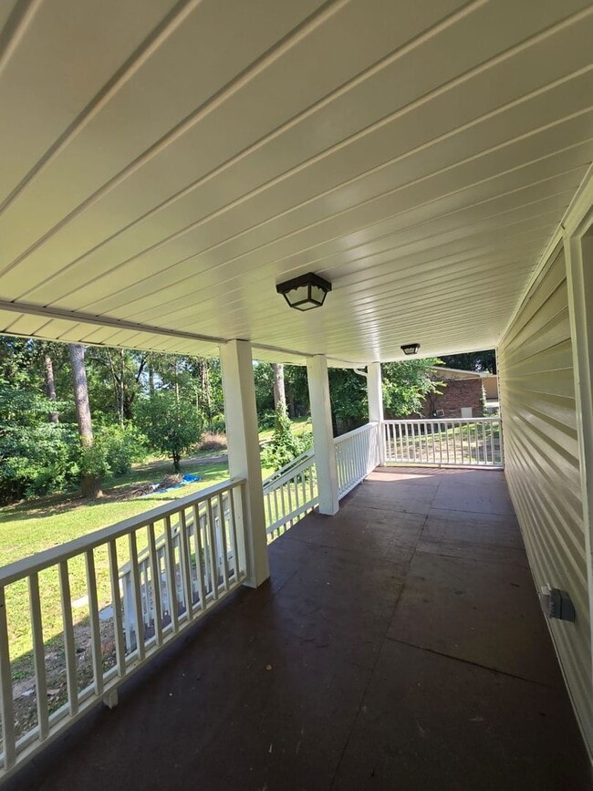 Building Photo - Spacious Single-Family Home in Chattanooga...