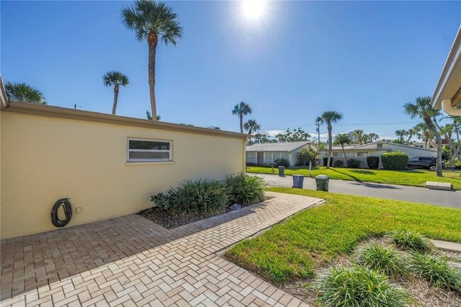 Building Photo - 111 Whispering Sands Cir