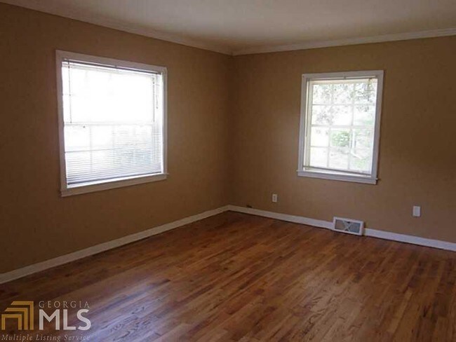 Building Photo - 2526 Glendale Cir SE