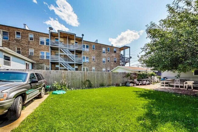 Foto del edificio - 4736 N Spaulding Ave