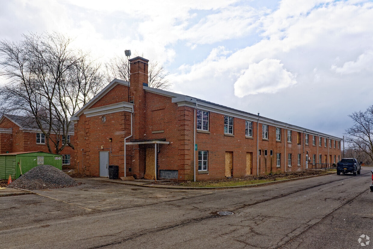 Building Photo - Empire Blvd Estates