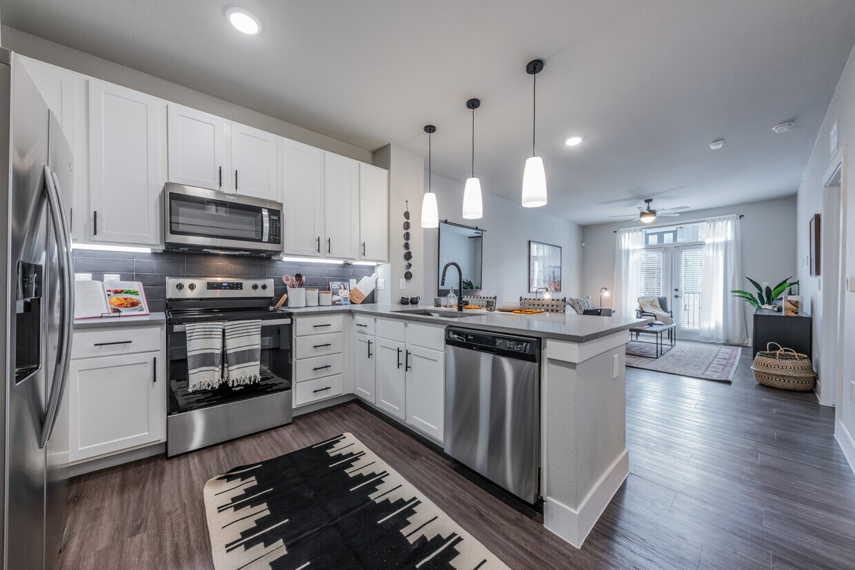 Lenox 7th Apartments in Austin, TX