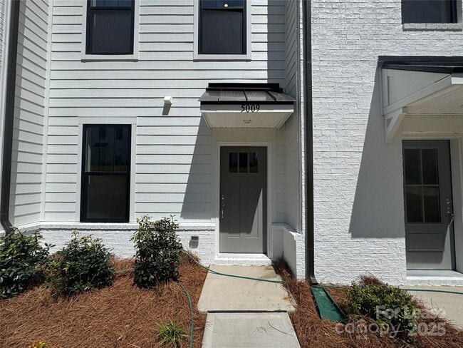 Building Photo - 5009 Layman Dr