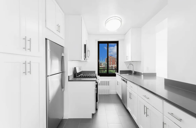 Building Photo - 470 Lenox Ave