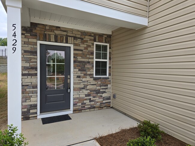 Building Photo - 5429 Hydrangea St