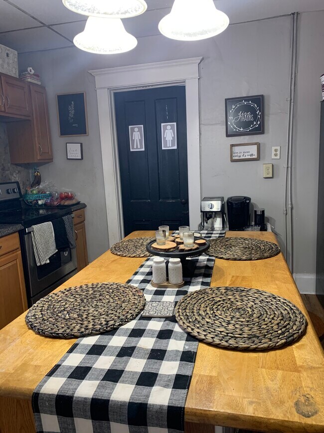 Kitchen - 304 Highland Ave