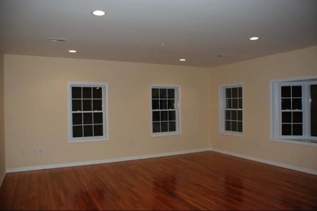 Building Photo - 327 S Park St